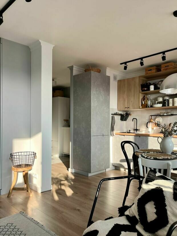 Фотография: Кухня и столовая в стиле Лофт, Скандинавский, Эко, Современный, Квартира, Проект недели, Москва, Панельный дом, 2 комнаты, 40-60 метров, И-700, Алена Жирова – фото на INMYROOM