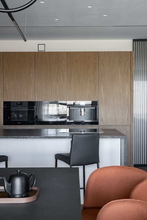 Фотография: Кухня и столовая в стиле Современный, Минимализм, Квартира, Проект дня, Санкт-Петербург, 2 комнаты, Более 90 метров, Эксклюзивные проекты, минимализм с элементами современного дизайна, фото интерьера, дизайн интерьера фото, Ирина Смышляева – фото на INMYROOM