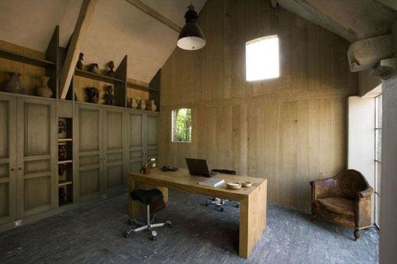 Фотография: Кабинет в стиле Прованс и Кантри, Дом, Дома и квартиры, Лестница, Диван, Балки, Пол – фото на INMYROOM