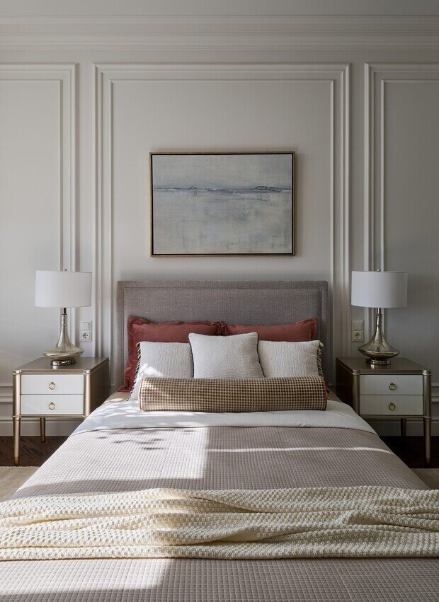 Фотография: Спальня в стиле Современный, Квартира, Проект дня, 3 комнаты, Более 90 метров, Эксклюзивные проекты, современный с элементами неоклассики, Новосибирская область, Кольцово – фото на INMYROOM