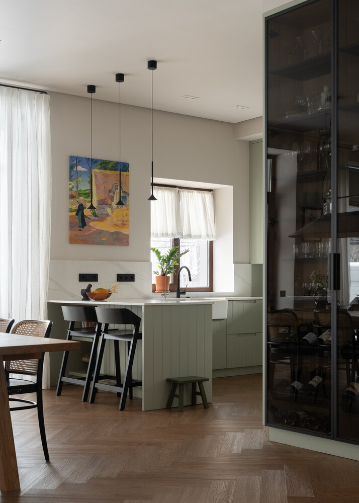 Фотография: Кухня и столовая в стиле Современный, Дом, Минимализм, Проект недели, Кирпичный дом, 4 и больше, Более 90 метров, Алматы, Алиса Копылова – фото на INMYROOM Фотография: Кухня и столовая в стиле Современный, Дом, Минимализм, Проект недели, Кирпичный дом, 4 и больше, Более 90 метров, Алматы, Алиса Копылова – фото на INMYROOM