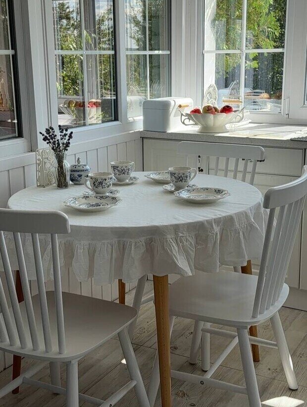 Фотография: Кухня и столовая в стиле Прованс и Кантри, Скандинавский, Переделка, Ремонт на практике – фото на INMYROOM