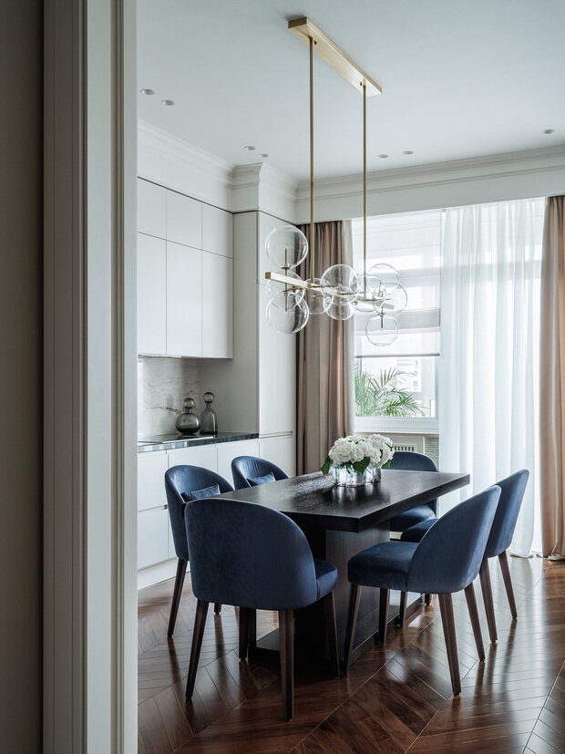 Фотография: Кухня и столовая в стиле Классический, Современный, Квартира, Проект дня, 3 комнаты, 60-90 метров, ЖК «Сити парк», современный с элементами классики и роскоши – фото на INMYROOM