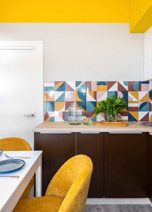 Фотография: Кухня и столовая в стиле Скандинавский, Современный, Квартира, Проект недели, Москва, Хрущевка, 3 комнаты, 40-60 метров, II-14, Лидия Напреенко – фото на INMYROOM