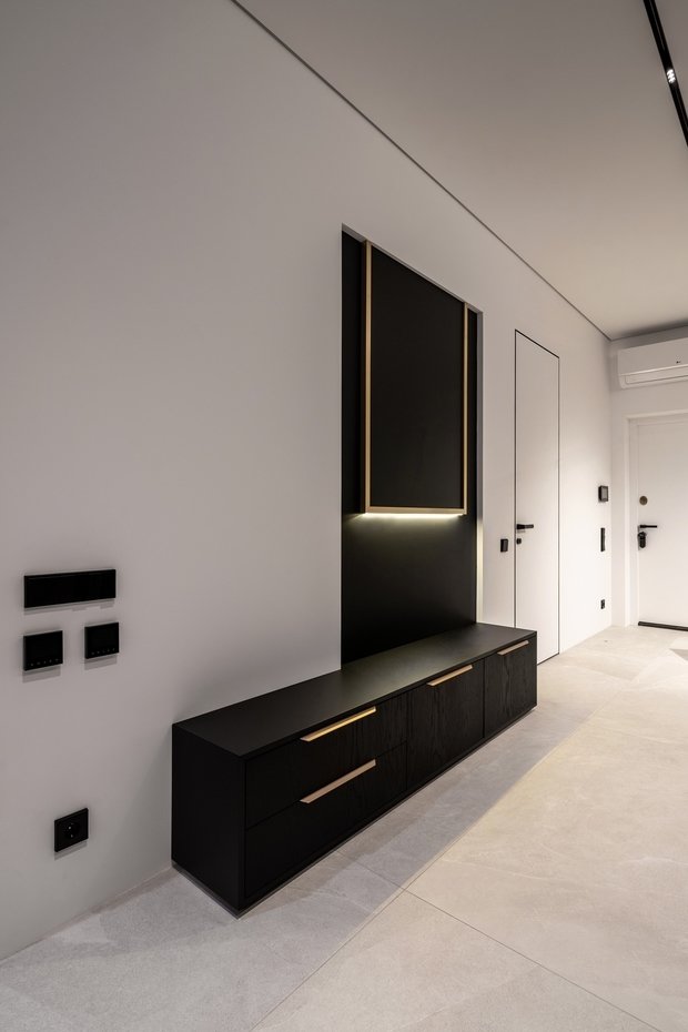 Фотография: Прихожая в стиле Современный, Минимализм, Квартира, Проект недели, Киев, 2 комнаты, 60-90 метров, Lauri Brothers, Юрий Лаури, Сергей Лаури, Анастасия Темпинская – фото на INMYROOM