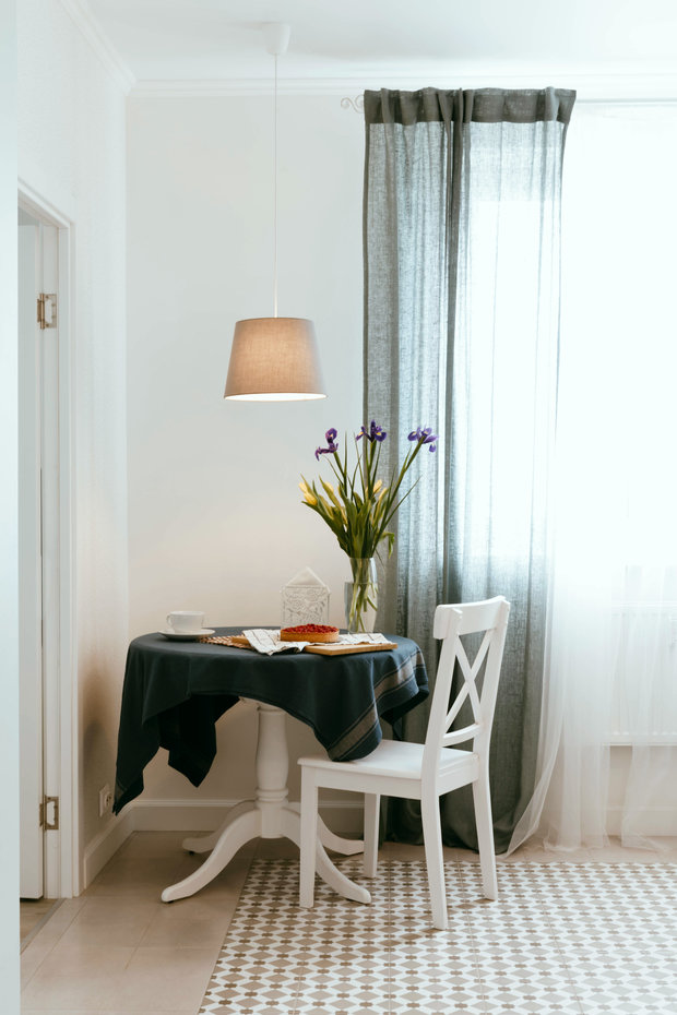 Фотография: Кухня и столовая в стиле Скандинавский, Современный, Малогабаритная квартира, Квартира, Проект недели, Санкт-Петербург, 1 комната, до 40 метров, Ольга Копосова, Юлия Киткаева – фото на INMYROOM