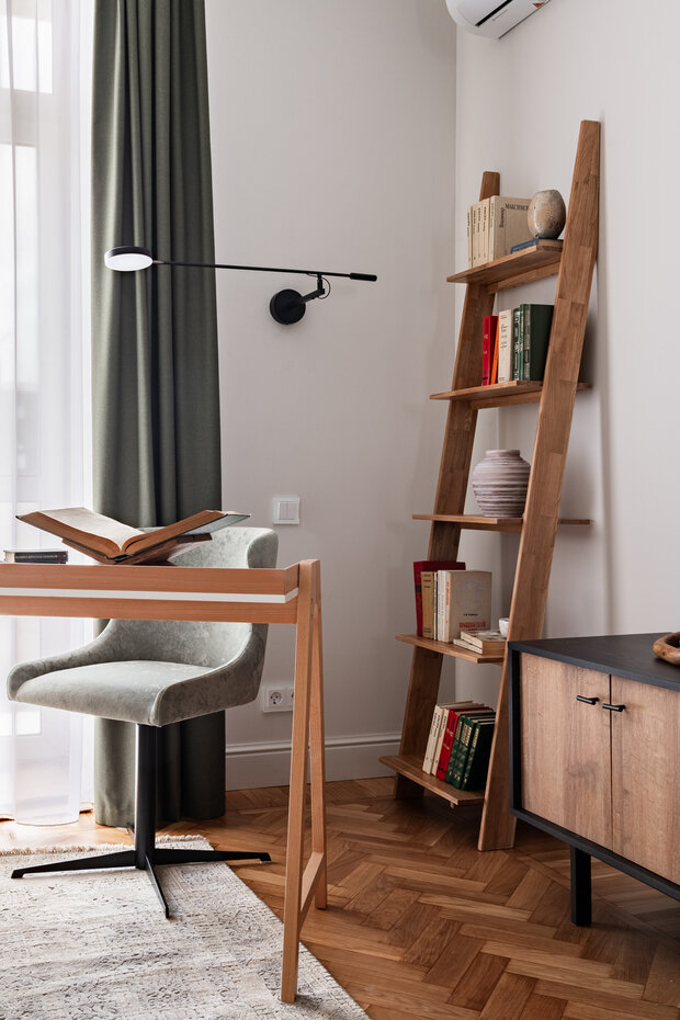 Фотография: Гостиная в стиле Современный, Квартира, Проект дня, Москва, Сталинка, 2 комнаты, 40-60 метров, Патриаршие пруды, винтаж/ретро, Рамиля Шагиева, Эмиль Шагиев – фото на INMYROOM