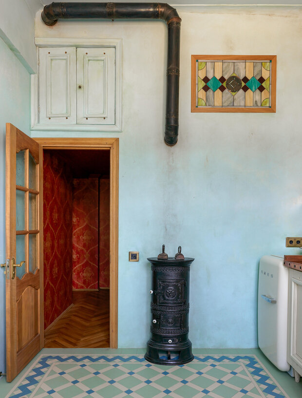 Фотография: Кухня и столовая в стиле Эклектика, Винтажный, Квартира, Проект дня, Москва, Сталинка, 2 комнаты, 60-90 метров, Алена Сковородникова – фото на INMYROOM