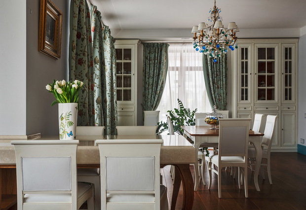 Фотография: Кухня и столовая в стиле Классический, Дом, Проект недели, Дом и дача, Московская область, Сергей Красюк, мансарда в загородном доме, Елена Лапшина, Berloga, комната для подростка, детская для девочки – фото на INMYROOM
