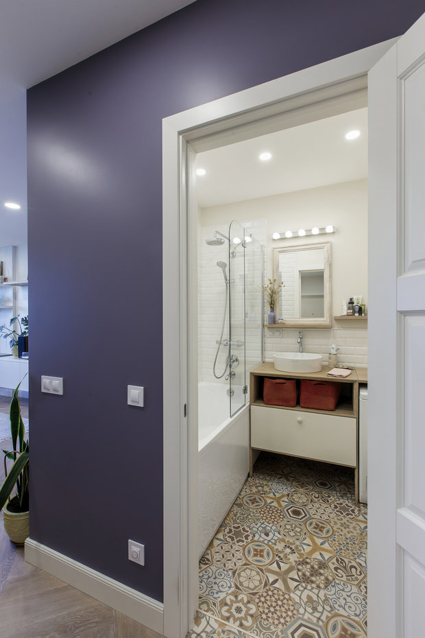 Фотография: Ванная в стиле Скандинавский, Квартира, Белый, Проект дня, Евгения Лыкасова – фото на INMYROOM