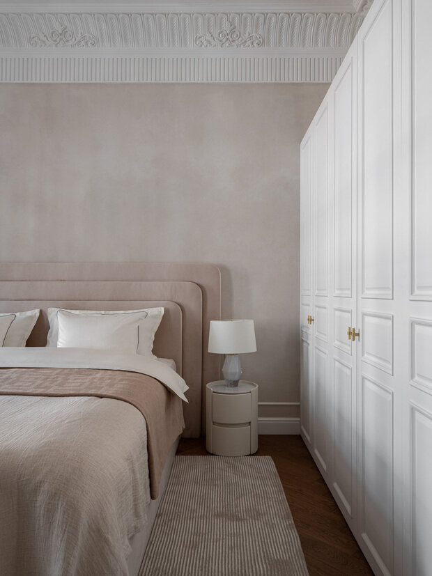 Фотография: Спальня в стиле Классический, Современный, Квартира, Проект дня, Москва, Анна Макеева, Кирпичный дом, 3 комнаты, Более 90 метров, современный с элементами классики и роскоши – фото на INMYROOM