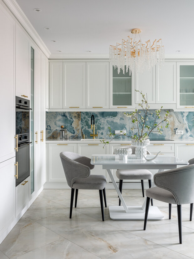 Фотография: Кухня и столовая в стиле Классический, Современный, Эклектика, Квартира, Проект дня, 3 комнаты, 60-90 метров, Уфа, Ольга Маганова, современный с элементами классики и роскоши – фото на INMYROOM