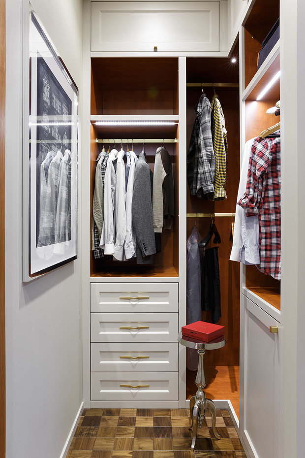 Фотография: Гардеробная в стиле Современный, Классический, Квартира, Проект недели, Санкт-Петербург, Монолитный дом, 3 комнаты, Более 90 метров, Сергей Клочков, ЖК Парадный квартал – фото на INMYROOM