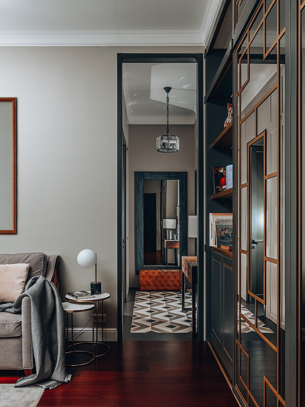 Фотография: Прихожая в стиле Классический, Современный, Квартира, Проект недели, Санкт-Петербург, Сталинка, Кирпичный дом, 3 комнаты, 60-90 метров, Наталья Комова – фото на INMYROOM
