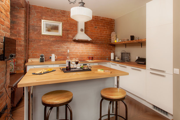 Фотография: Кухня и столовая в стиле Лофт, Квартира, Студия, Проект недели, Красный, Коричневый – фото на INMYROOM