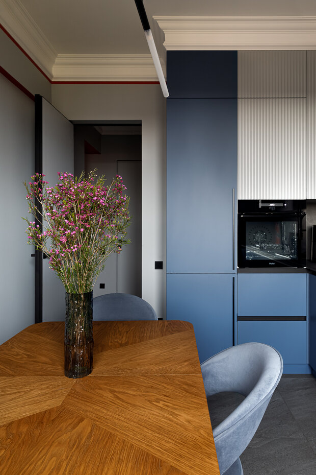 Фотография: Кухня и столовая в стиле Современный, Квартира, Проект дня, Москва, Сталинка, Кирпичный дом, 4 и больше, Более 90 метров, Марина Рукавишникова – фото на INMYROOM