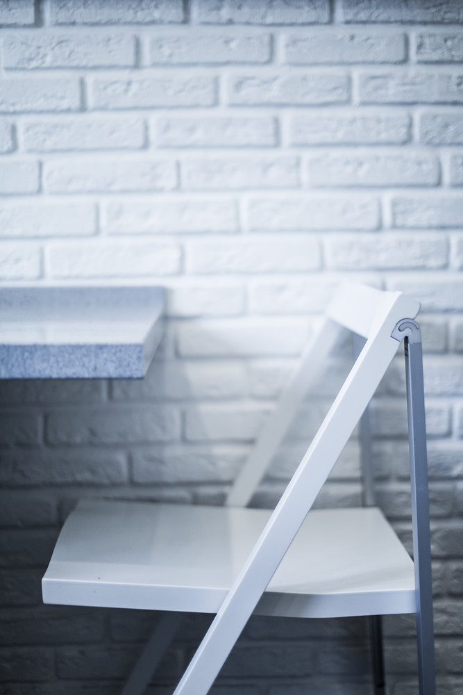 Фотография: Планировки в стиле , Кухня и столовая, Скандинавский, Малогабаритная квартира, Квартира, Россия, BOSCH, Мебель и свет, Белый, Минимализм, Переделка, Черный, Москва, Желтый, Синий, Розовый, Голубой, Мария, Bork, Анна Брюхова, Uniquely, белая кухня – фото на INMYROOM