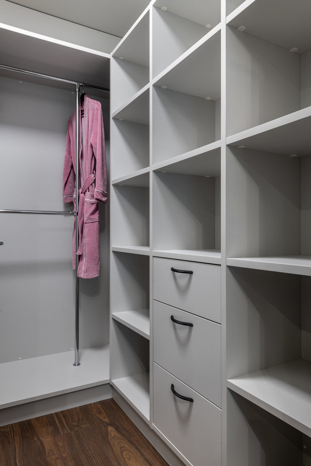 Фотография: Гардеробная в стиле Современный, Квартира, Студия, Проект недели, Москва, 1 комната, до 40 метров, Оксана Савчук, Ирина Бакланова – фото на INMYROOM