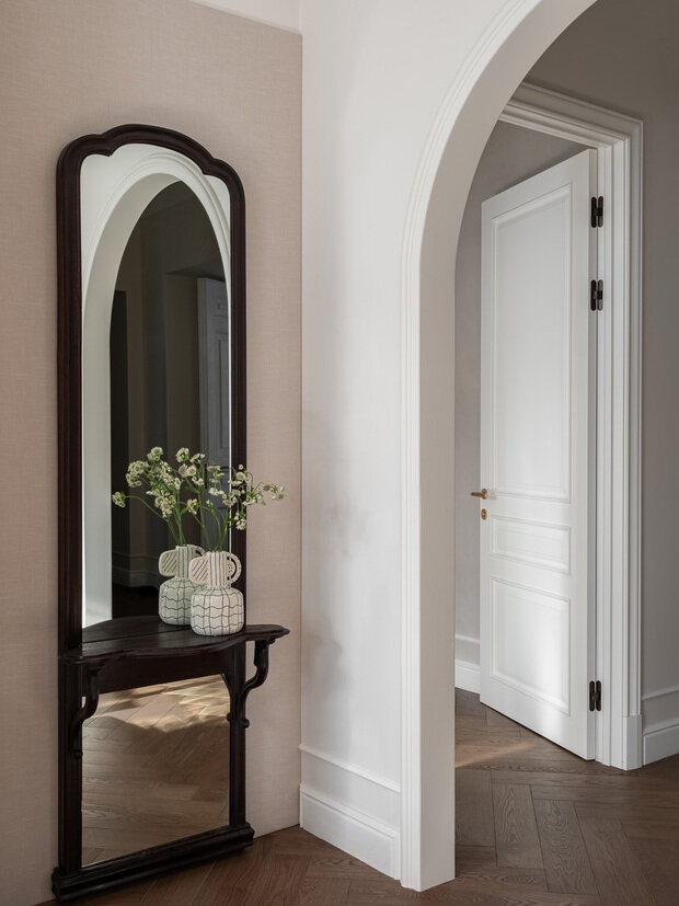 Фотография: Прихожая в стиле Классический, Современный, Эклектика, Квартира, Проект дня, Москва, Анна Макеева, Кирпичный дом, 3 комнаты, Более 90 метров, современный с элементами классики и роскоши – фото на INMYROOM