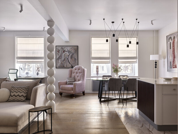 Картину с жирафами Ирина написала специально для этого проекта.