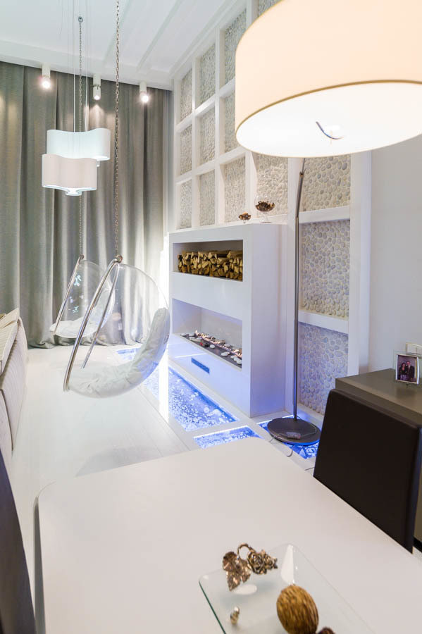 Фотография: Гостиная в стиле Современный, Квартира, Россия, iM, Белый, Проект недели, Бежевый, Серый, Сочи, Caparol, Рыжий кот, Marbel, Ax Citterio, Wall and Deco, Map, Tonin Casa, Tomasella, Bubble Chair, Елена Туйсузян, Креазон, как оформить трешку, гардероб в спальне, стеклянный пол в комнате – фото на INMYROOM