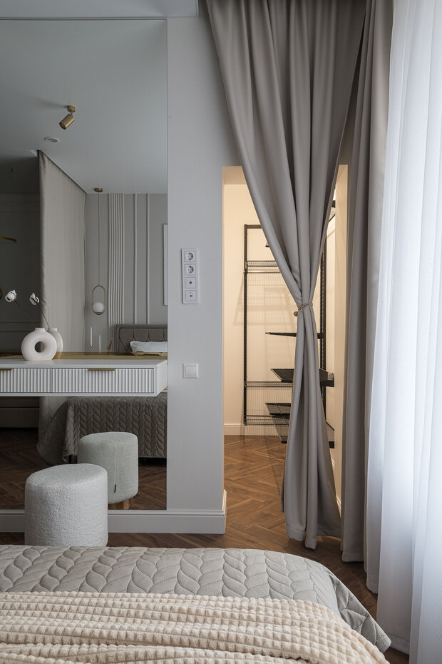 Интерьер спальни в стиле минимализм с элементами джапанди