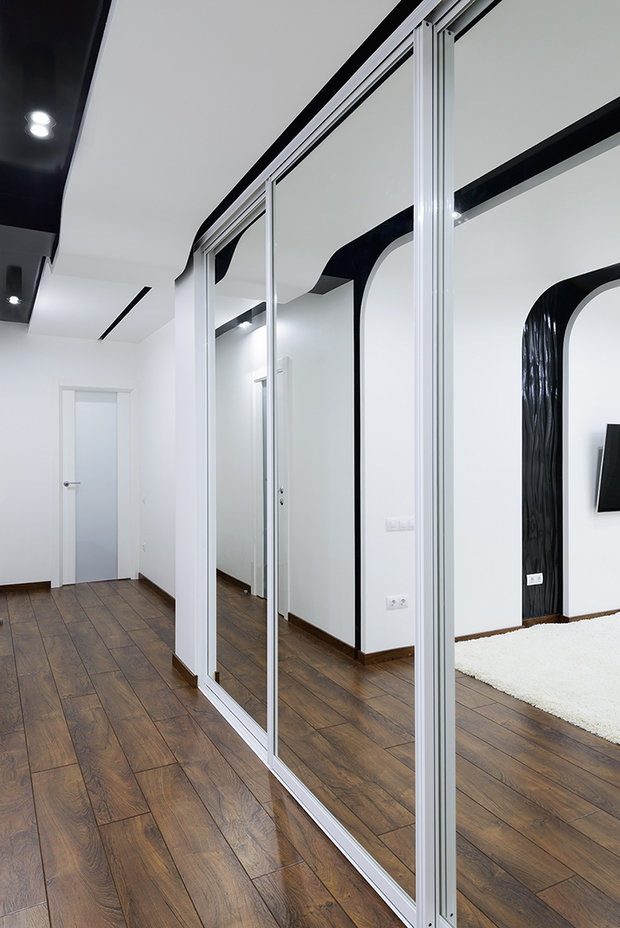 Фотография: Прихожая в стиле Хай-тек, Квартира, Цвет в интерьере, Дома и квартиры, Белый – фото на INMYROOM