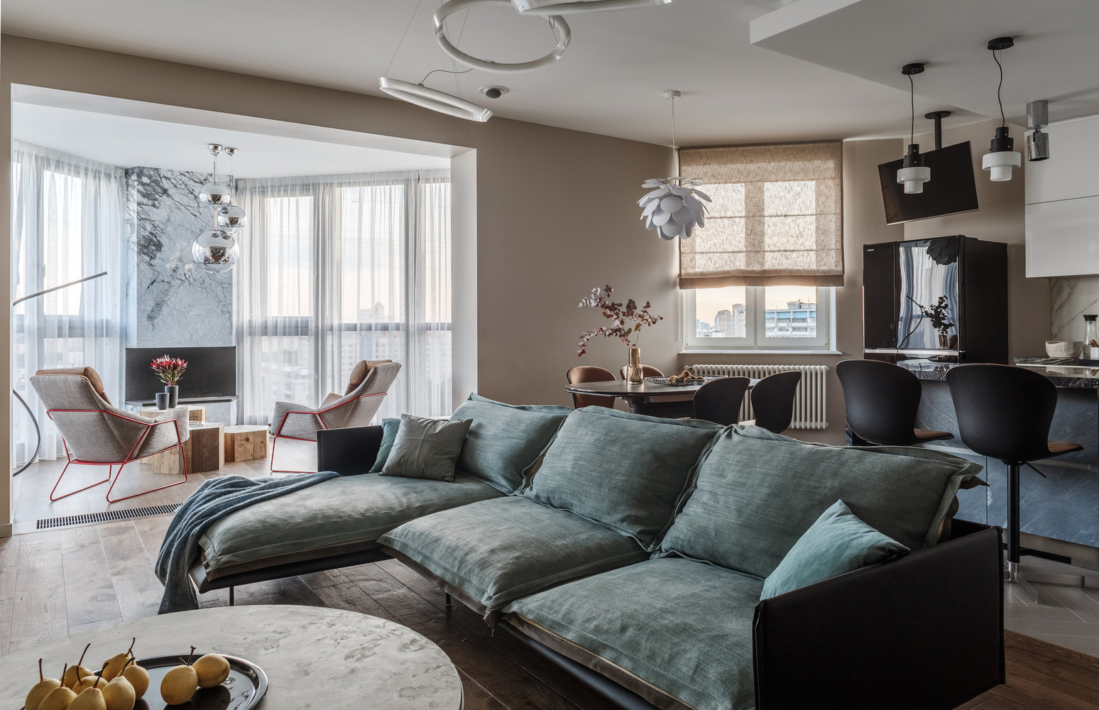 Фотография: Гостиная в стиле Современный, Квартира, Проект недели, Москва, Монолитный дом, 4 и больше, Более 90 метров, Юлия Кишкович – фото на INMYROOM