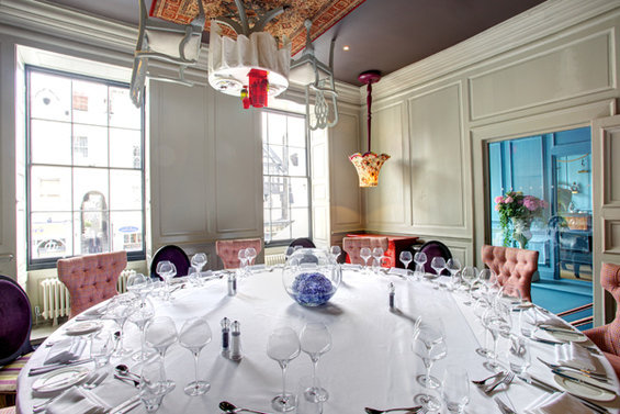 Фотография: Кухня и столовая в стиле Прованс и Кантри, Эклектика, Терраса, Дома и квартиры, Городские места, Отель – фото на INMYROOM