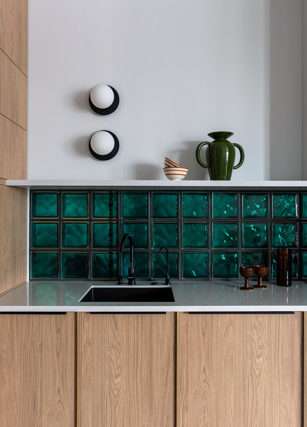 Фотография: Кухня и столовая в стиле Современный, Квартира, Проект дня, Москва, 4 и больше, Более 90 метров, Фестиваль-Парк 2, Екатерина Шевелева – фото на INMYROOM