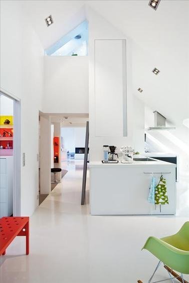 Фотография: Кухня и столовая в стиле Минимализм, Декор интерьера, Квартира, Дом, Интерьер комнат, Цвет в интерьере, Белый – фото на INMYROOM