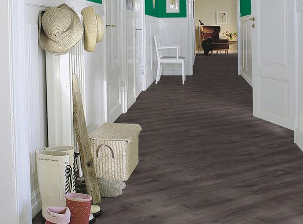 Фотография: Прихожая в стиле Скандинавский, Обои, Переделка, Плитка, Краска, Стеновые панели – фото на INMYROOM