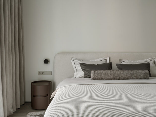 Фотография: Спальня в стиле Современный, Минимализм, Дом, Проект дня, Дом и дача, Московская область, 4 и больше, Более 90 метров, минимализм с элементами современного дизайна, Ксения Котельникова – фото на INMYROOM