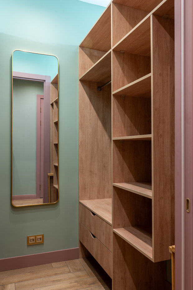 Фотография: Гардеробная в стиле Современный, Малогабаритная квартира, Квартира, Проект дня, Москва, 2 комнаты, 40-60 метров – фото на INMYROOM
