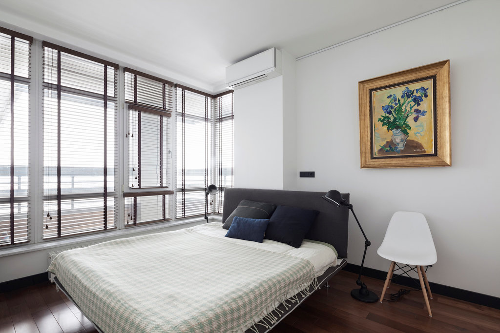 Фотография: Спальня в стиле Минимализм, Современный, Квартира, Украина, Планировки, Аксессуары, Miele, Modular, Vitra, Мебель и свет, Белый, Проект недели, Черный, Зеленый, Бежевый, Серый, Коричневый, Киев, SLV, ИКЕА, Vibia, Benjamin Moore, Gessi, Wheitzer Parkett, Настя Антонюк, Atelier Areti, Jielde, META, Saba, Blanco, А-III, белый минимализм в Киеве, квартира-галерея – фото на INMYROOM Фотография: Спальня в стиле Минимализм, Современный, Квартира, Украина, Планировки, Аксессуары, Miele, Modular, Vitra, Мебель и свет, Белый, Проект недели, Черный, Зеленый, Бежевый, Серый, Коричневый, Киев, SLV, ИКЕА, Vibia, Benjamin Moore, Gessi, Wheitzer Parkett, Настя Антонюк, Atelier Areti, Jielde, META, Saba, Blanco, А-III, белый минимализм в Киеве, квартира-галерея – фото на INMYROOM