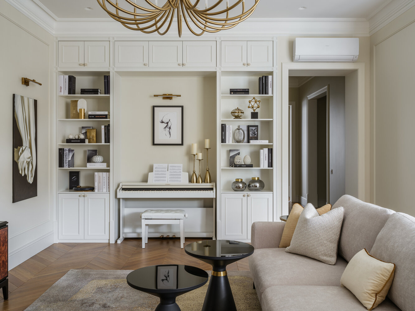 Фотография: Гостиная в стиле Классический, Современный, Квартира, Проект недели, Москва, 3 комнаты, Более 90 метров, Вероника Князева – фото на INMYROOM Фотография: Гостиная в стиле Классический, Современный, Квартира, Проект недели, Москва, 3 комнаты, Более 90 метров, Вероника Князева – фото на INMYROOM