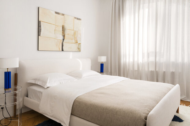 Фотография: Спальня в стиле Современный, Минимализм, Квартира, Проект дня, Москва, 3 комнаты, Более 90 метров, минимализм, современный, фото интерьера, дизайн интерьера фото, винтаж/ретро, Валерия Разумова – фото на INMYROOM