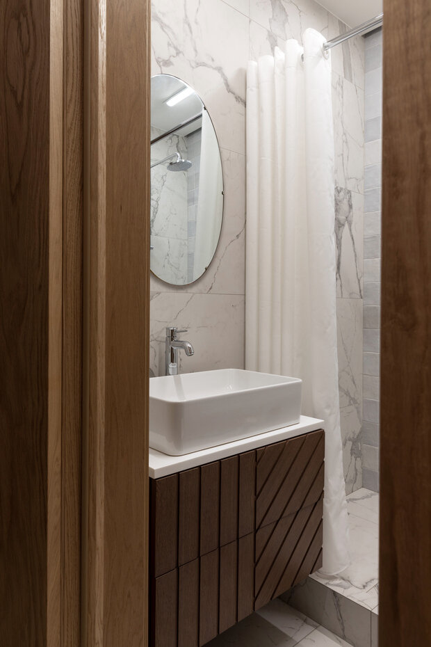 Фотография: Ванная в стиле Современный, Дом, Проект дня, Дом и дача, Ленинградская область, 4 и больше, Более 90 метров, Светлана Куксова, минимализм с элементами современного дизайна – фото на INMYROOM