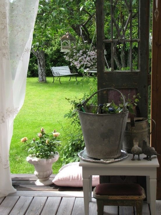 Фотография: Терраса в стиле Прованс и Кантри, Классический, Лофт, Скандинавский, Современный, Восточный, Карта покупок, Аксессуары, BoDeCo, Bober & Decor, J-Line, Loca Nera, HOFF, Мебель и свет, Белый, Дача, Черный, Бежевый, Оранжевый, Эко, DG-HOME, COMPTOIR de FAMILLE, Bocasa, LF Ceramic, Инлавка, Мята, декор для дачного участка, декор интерьера дачи – фото на INMYROOM