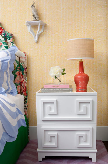 Фотография: Мебель и свет в стиле Прованс и Кантри, Восточный, Спальня, Интерьер комнат, Советы, Стол, Кровать – фото на INMYROOM