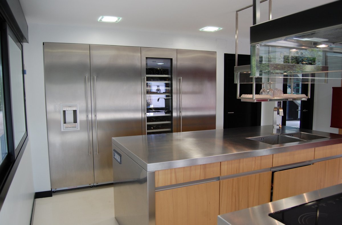 Фотография: Кухня и столовая в стиле Хай-тек, Декор интерьера, Мебель и свет – фото на INMYROOM