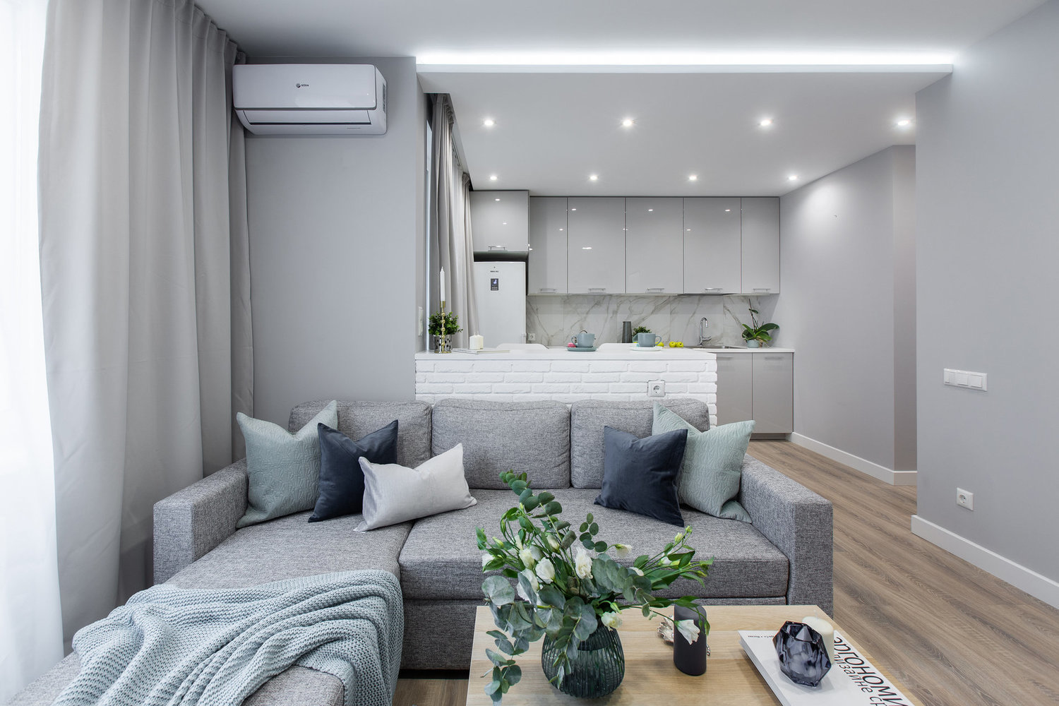 Фотография: Гостиная в стиле Современный, Советы, Гид, Марина Саркисян, Анна Ковальченко, квартира под сдачу, Татьяна Лушина, We Create Studio, UD Base, энциклопедия_интерьер, BoomPlanner – фото на INMYROOM Фотография: Гостиная в стиле Современный, Советы, Гид, Марина Саркисян, Анна Ковальченко, квартира под сдачу, Татьяна Лушина, We Create Studio, UD Base, энциклопедия_интерьер, BoomPlanner – фото на INMYROOM