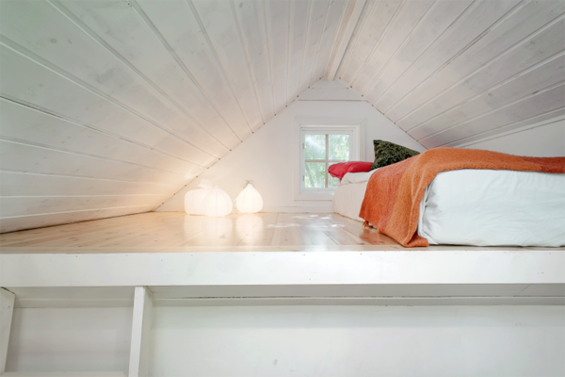 Фотография: Спальня в стиле Минимализм, Скандинавский, Дом, Цвет в интерьере, Дома и квартиры, Белый – фото на INMYROOM