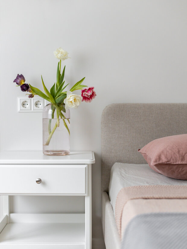 Фотография: Спальня в стиле Скандинавский, Современный, Квартира, Проект дня, Москва, Кирпичный дом, 2 комнаты, 60-90 метров, Тая Кипри – фото на INMYROOM