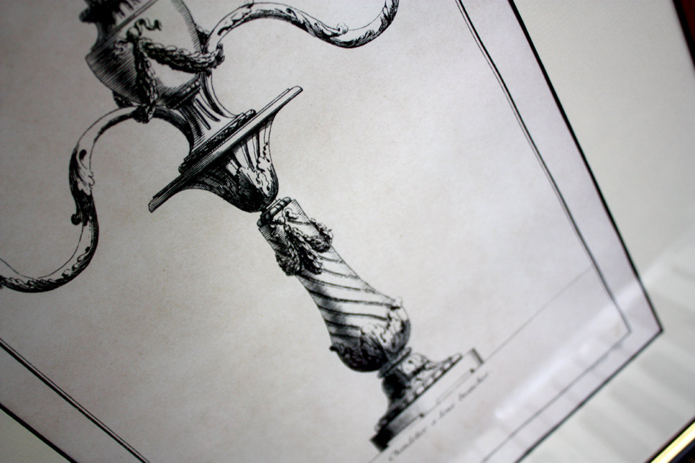 Фотография: Декор в стиле Классический, Современный, Декор интерьера, Дом, Декор дома, Цвет в интерьере, Картины, Подсвечники, Неоклассика – фото на INMYROOM