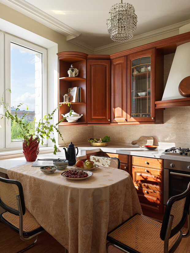 Фотография: Кухня и столовая в стиле Классический, Эклектика, Квартира, Проект недели, Москва, 4 и больше, 60-90 метров, Ольга Комарова – фото на INMYROOM