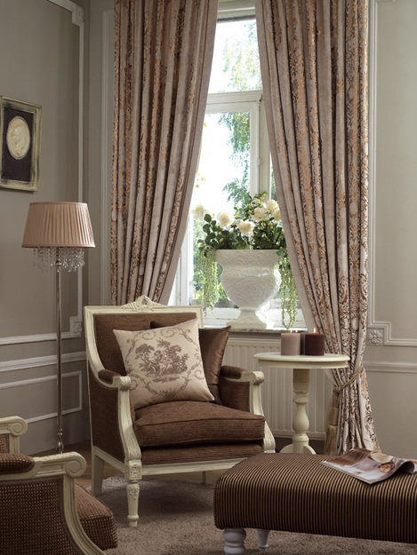 Фотография: Гостиная в стиле Классический, Цвет в интерьере, Стиль жизни, Советы, Ткани, Галерея Арбен, Шторы, Окна – фото на INMYROOM Фотография: Гостиная в стиле Классический, Цвет в интерьере, Стиль жизни, Советы, Ткани, Галерея Арбен, Шторы, Окна – фото на INMYROOM