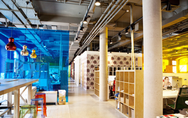 Фотография: Офис в стиле Лофт, Современный, Офисное пространство, Индустрия, Люди – фото на INMYROOM