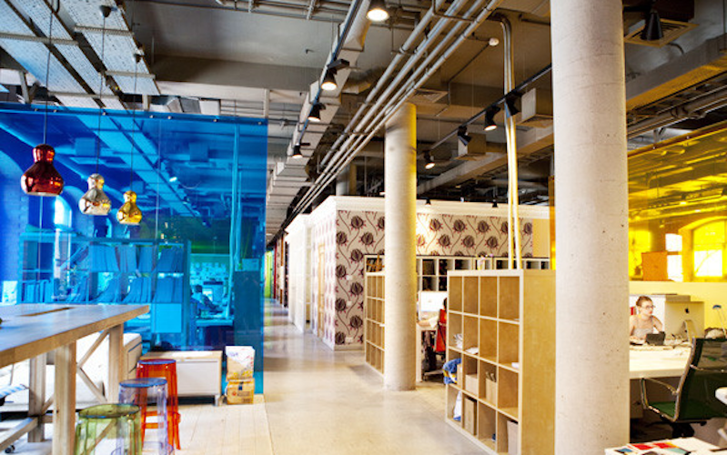 Фотография: Офис в стиле Лофт, Современный, Офисное пространство, Индустрия, Люди – фото на INMYROOM Фотография: Офис в стиле Лофт, Современный, Офисное пространство, Индустрия, Люди – фото на INMYROOM