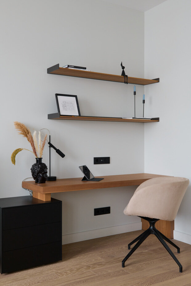 Фотография: Кабинет в стиле Современный, Минимализм, Квартира, Проект дня, Москва, 2 комнаты, 60-90 метров, Алина Роговская, ЖК «Квартал» – фото на INMYROOM